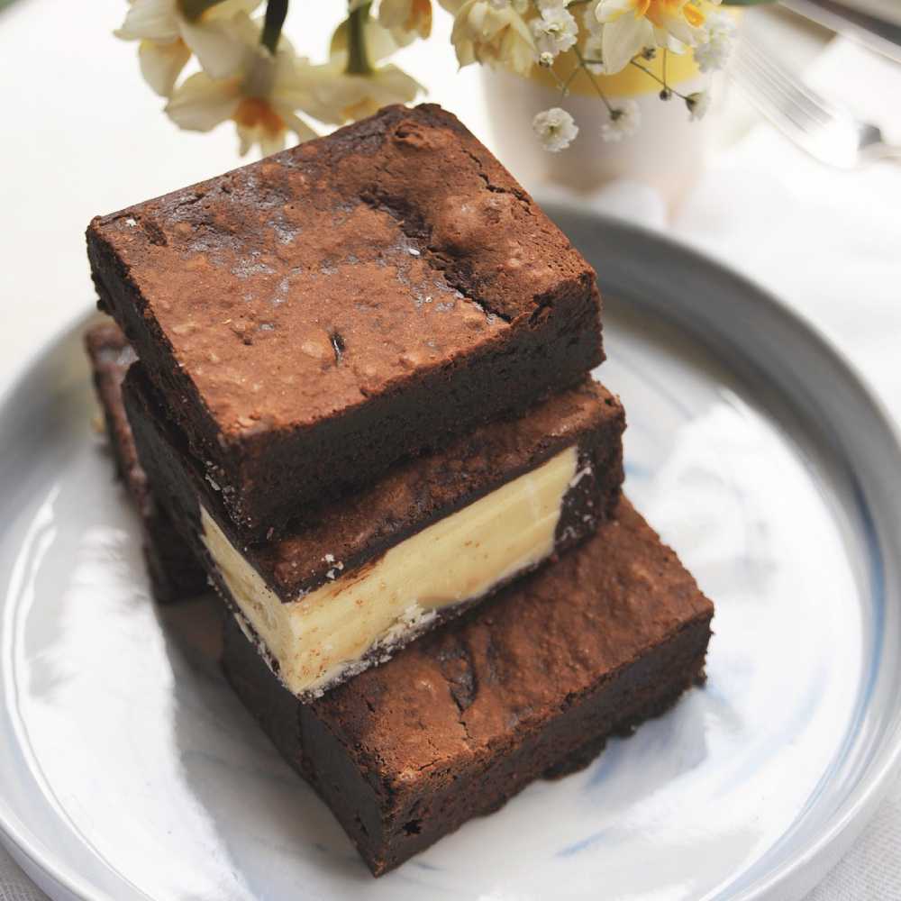 BEYAZ ÇİKOLATALI BROWNİ